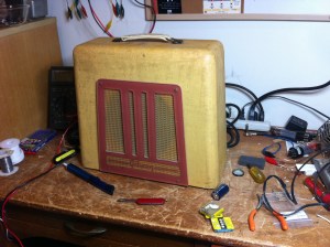 Nice relic from late 40s/early 50s. Vintage Gibson BR-9 lap steel amp in for a recap.