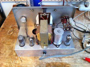 From left to right it has a 6CL6 power tube and a 6AU6 for the oscillator. The tube on the right is the rectifier, which is a 6X4. 