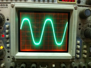 Super neat sine wave and the amp sounded very clean indeed. Wish the intensity of the display wasn't up so high so we could see it even neater. Yamaha G100 schematic -- https://drive.google.com/file/d/0B01EXvY0__YYekhiM3QtWmZxODA/view?usp=sharing