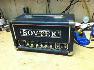 Cool, tiny little amp, Sovtek MIG-50H. The high gain version of the MIG-50. As if the MIG-50 was not already a very small amp this is squashed together and is even smaller. Looks like the knobs have been replaced with Marshall-style ones on this piece.