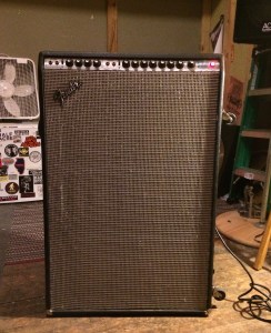 Yay, Fender Super Six. This thing sounds awesome and even though the back is open it has such good bass response. 